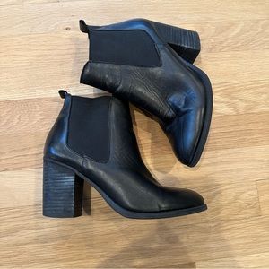 Steve Madden Black Heeled Ankle Bootie Size 8